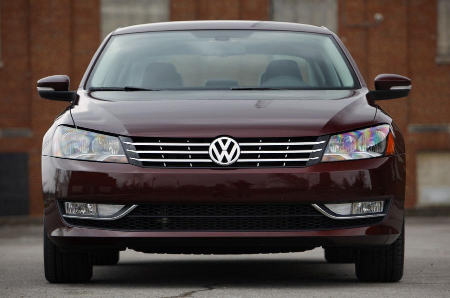  Volkswagen Passat 2011 года  (US) (фото 79 из 111)